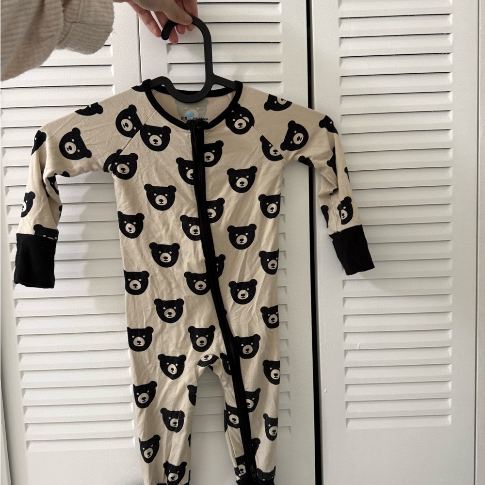 Charming Bear Pattern Kids Footie Pajama - Black and Cream
